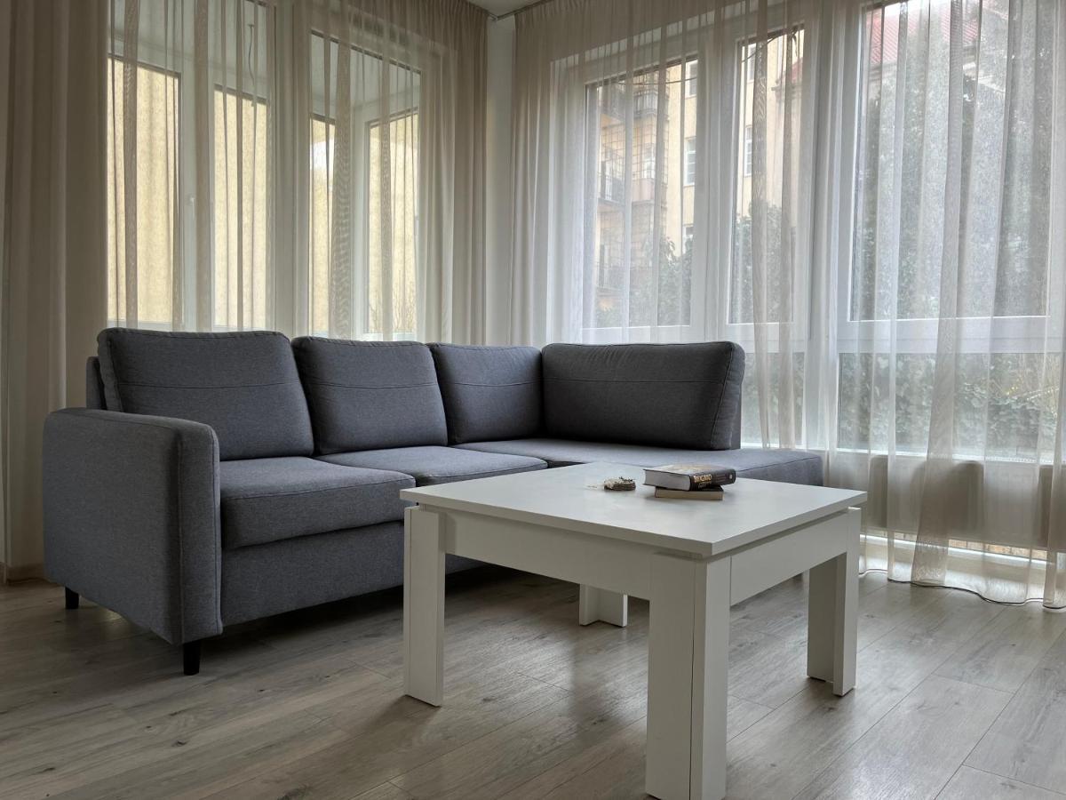 Elegant Escape Apartment II - City Centre บราติสลาวา ภายนอก รูปภาพ