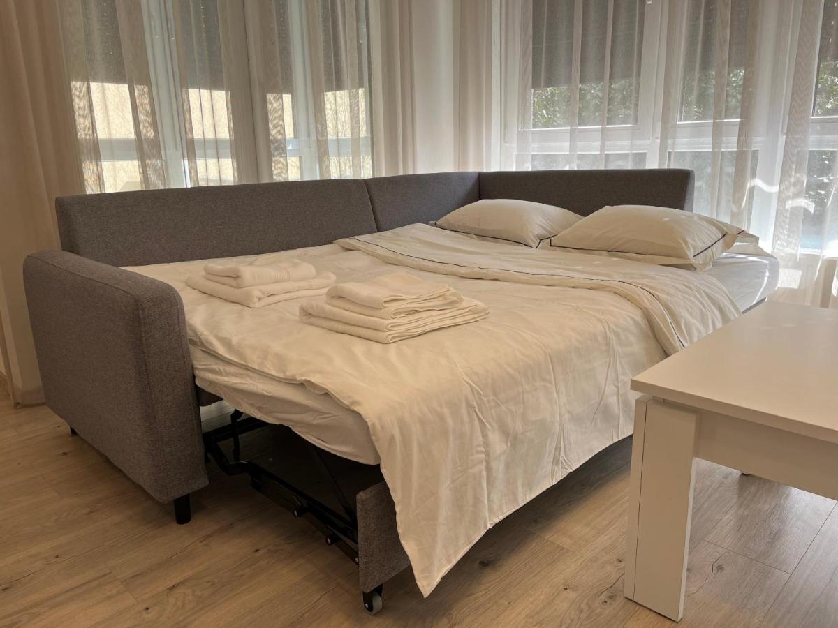 Elegant Escape Apartment II - City Centre บราติสลาวา ภายนอก รูปภาพ