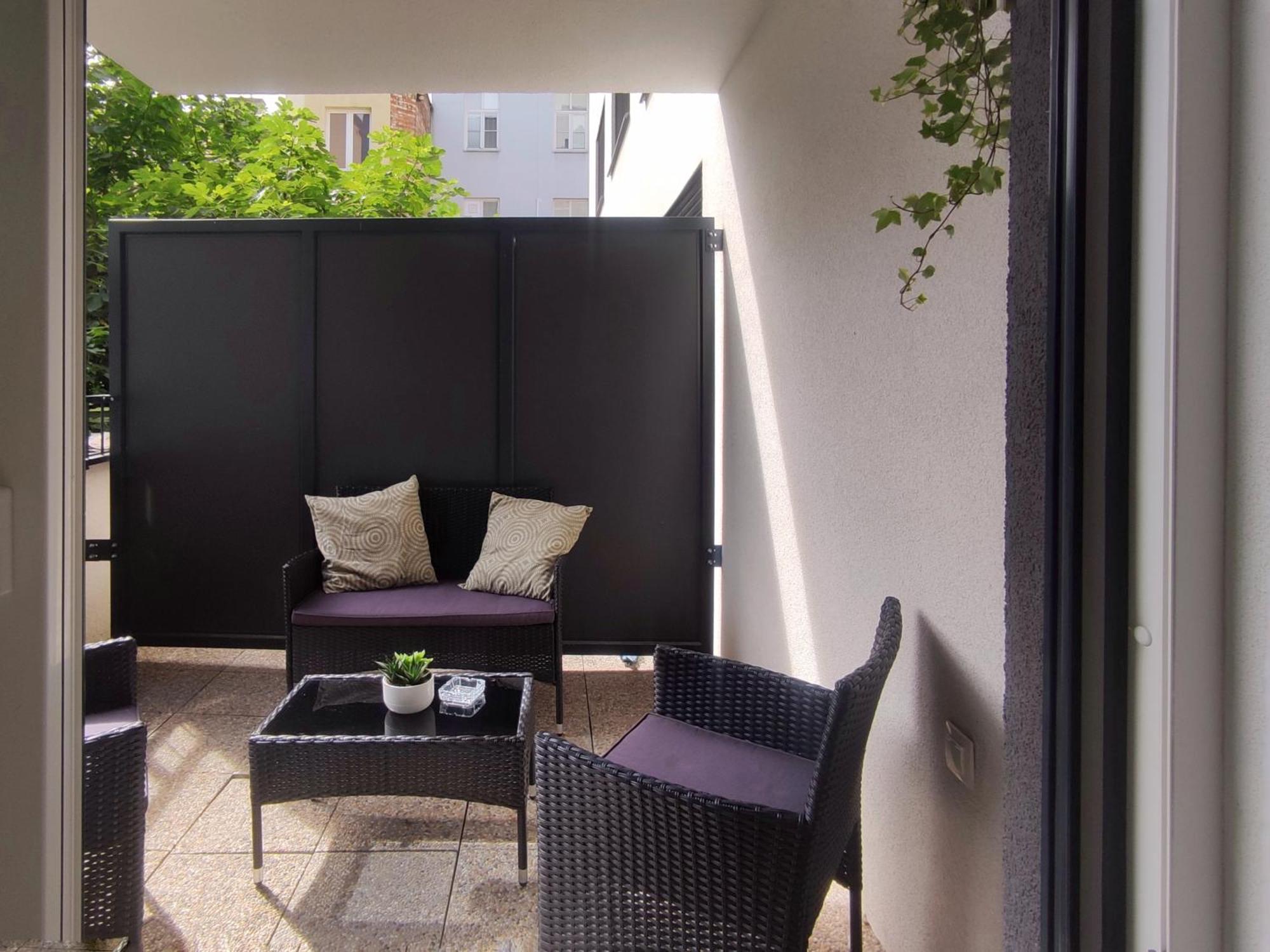 Elegant Escape Apartment II - City Centre บราติสลาวา ภายนอก รูปภาพ